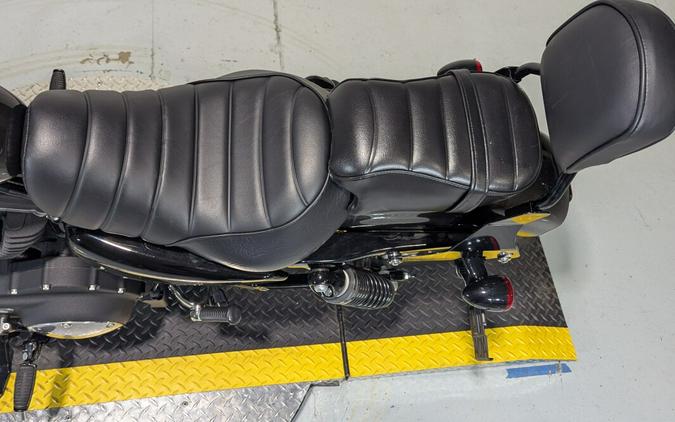 2020 Harley-Davidson® Iron 883™ River Rock Gray