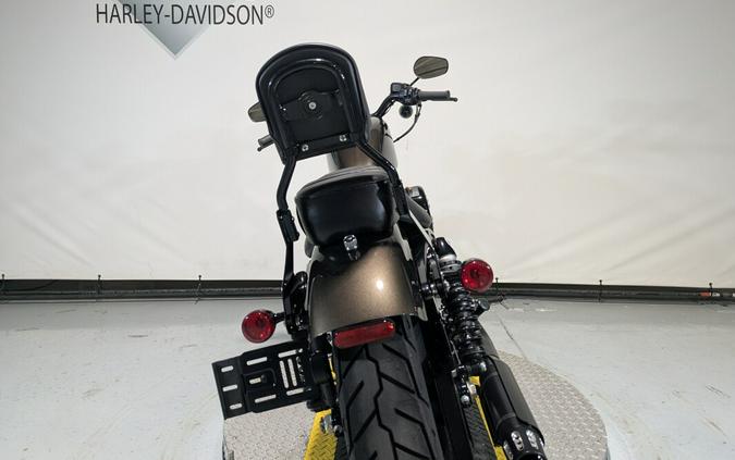2020 Harley-Davidson® Iron 883™ River Rock Gray