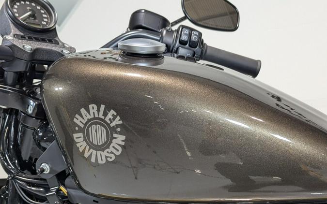 2020 Harley-Davidson® Iron 883™ River Rock Gray