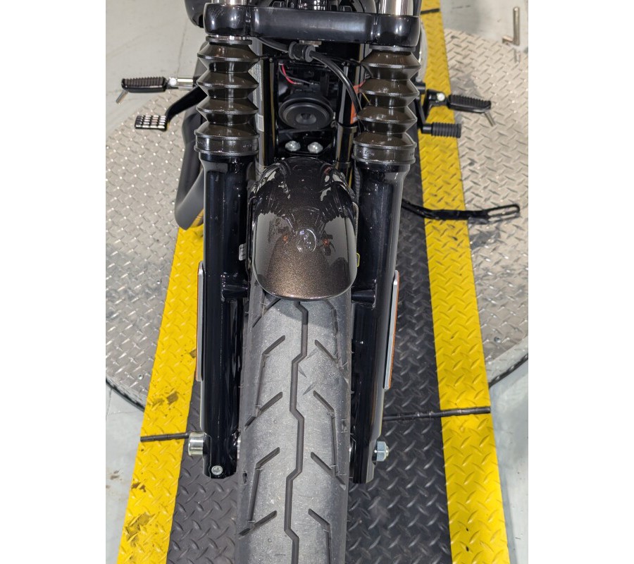 2020 Harley-Davidson® Iron 883™ River Rock Gray