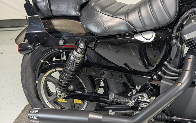 2020 Harley-Davidson® Iron 883™ River Rock Gray