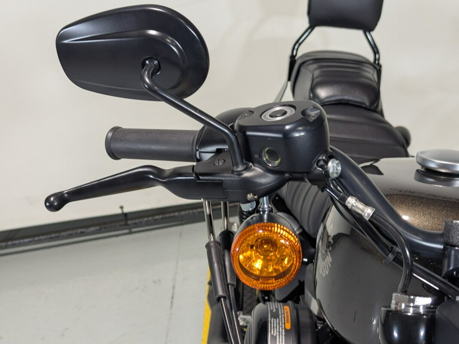 2020 Harley-Davidson® Iron 883™ River Rock Gray