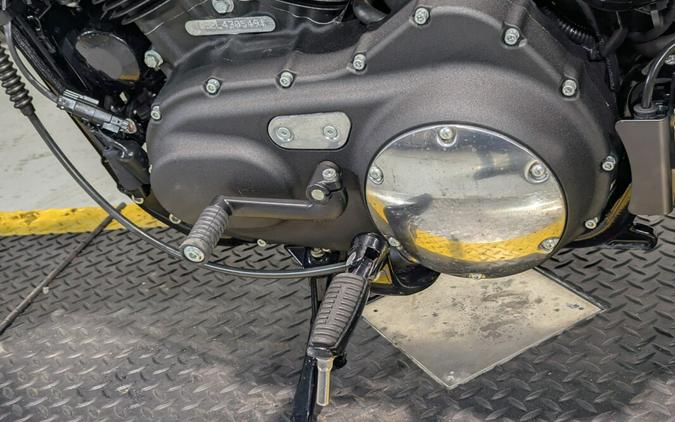 2020 Harley-Davidson® Iron 883™ River Rock Gray