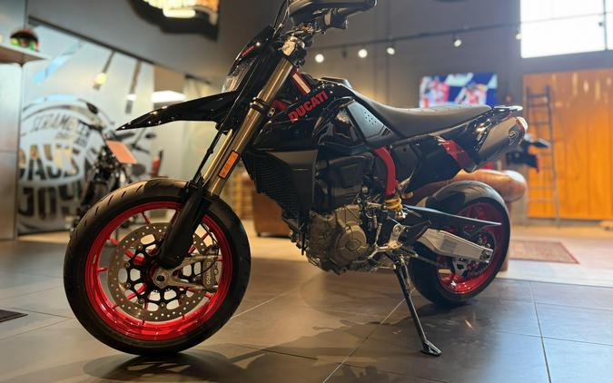 2027 Ducati HYPERMOTARD 698 NERA
