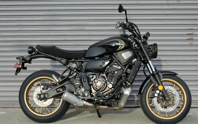 2022 Yamaha XSR700 Review [A Dozen Retro Fast Facts]