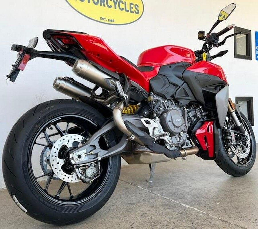 2025 Ducati STREETFIGHTER V2 896