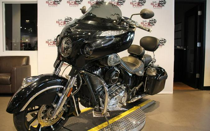 2017 Indian Motorcycle® Chieftain® Thunder Black Pearl
