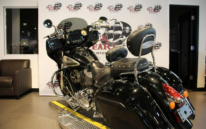 2017 Indian Motorcycle® Chieftain® Thunder Black Pearl