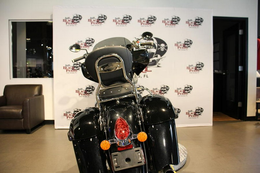 2017 Indian Motorcycle® Chieftain® Thunder Black Pearl