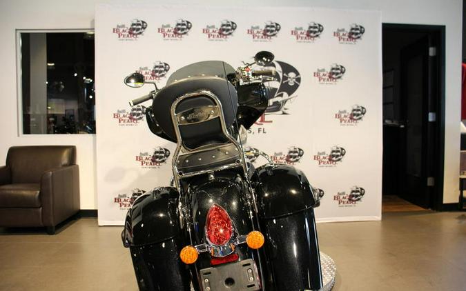 2017 Indian Motorcycle® Chieftain® Thunder Black Pearl