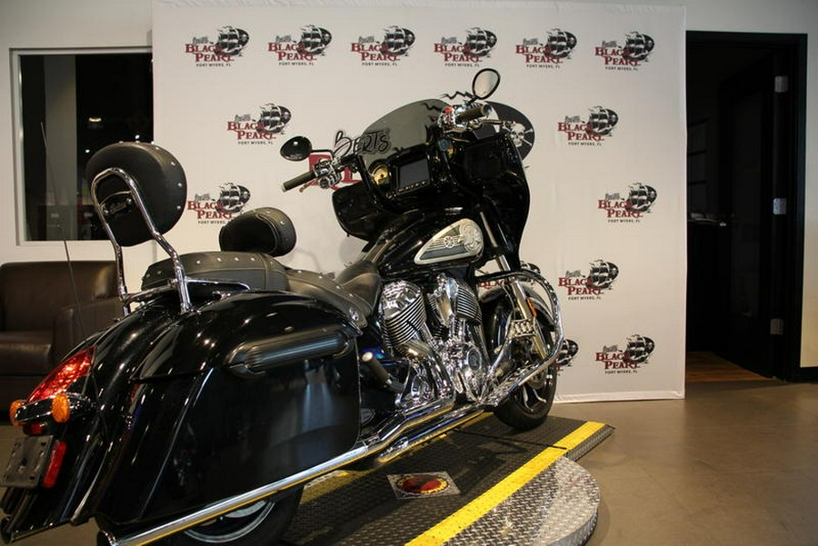 2017 Indian Motorcycle® Chieftain® Thunder Black Pearl