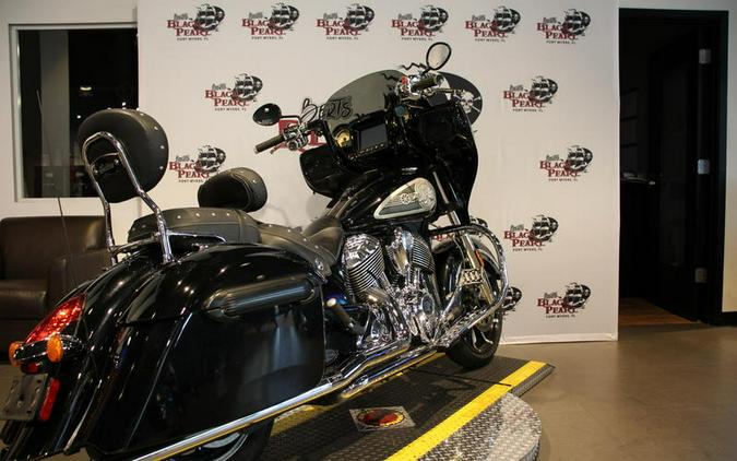 2017 Indian Motorcycle® Chieftain® Thunder Black Pearl