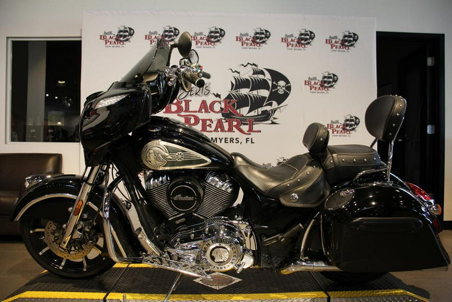 2017 Indian Motorcycle® Chieftain® Thunder Black Pearl