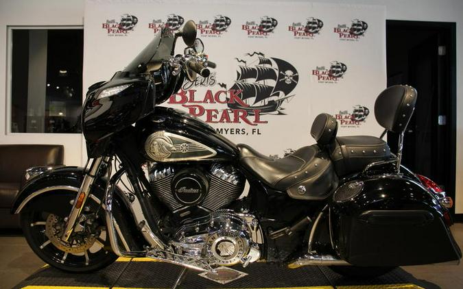 2017 Indian Motorcycle® Chieftain® Thunder Black Pearl