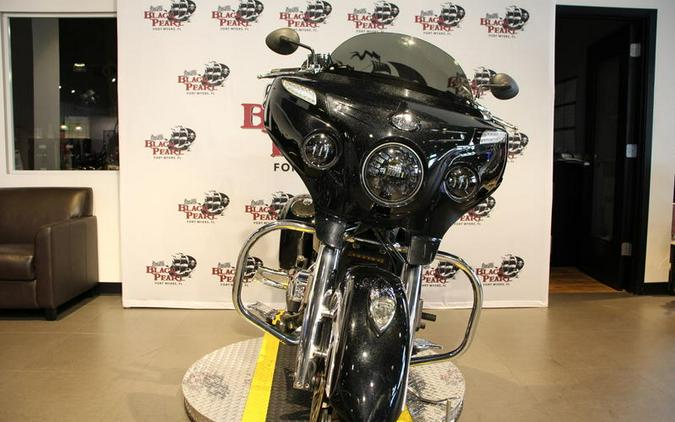 2017 Indian Motorcycle® Chieftain® Thunder Black Pearl