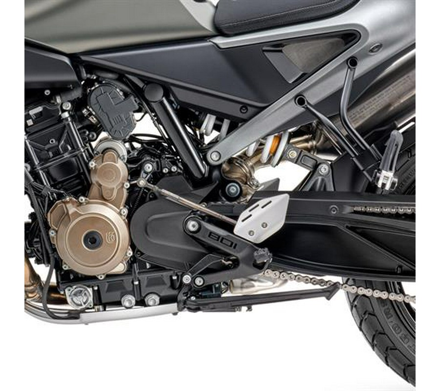 2027 Husqvarna Svartpilen 801 SE