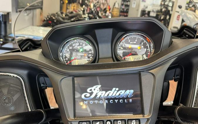 2024 Indian Motorcycle® Challenger® Titanium Smoke