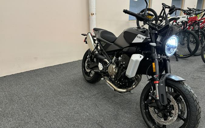 2025 Husqvarna Svartpilen 801