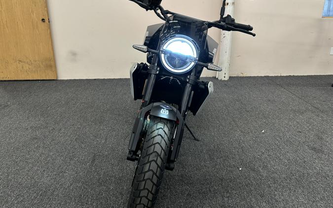2025 Husqvarna Svartpilen 801