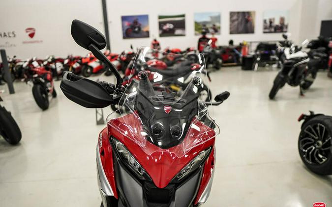 2022 Ducati Multistrada V4S Ducati Red / Alloy Wheels