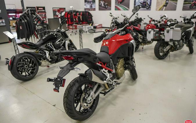 2022 Ducati Multistrada V4S Ducati Red / Alloy Wheels