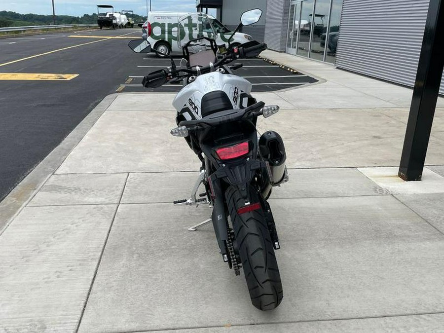 2024 Triumph Tiger 900 GT Snowdonia White / Sapphire Black