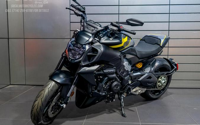 2026 Ducati Diavel V4 Black Roadster