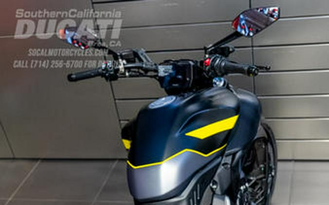 2026 Ducati Diavel V4 Black Roadster