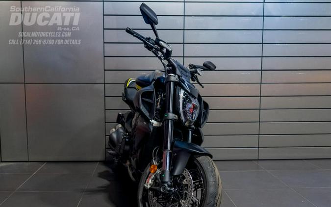 2026 Ducati Diavel V4 Black Roadster