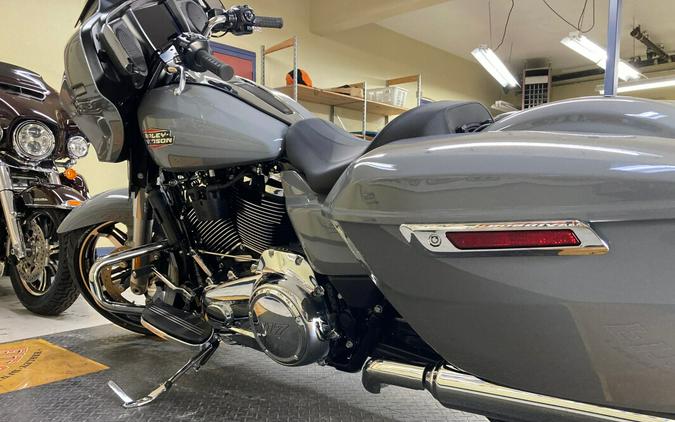 2026 Harley-Davidson® Street Glide® Dark Billiard Gray Chrome Trim