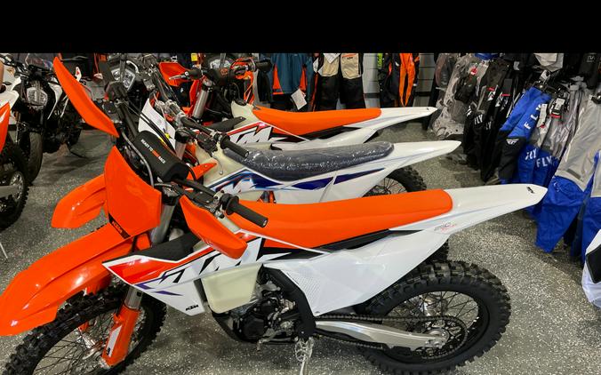 FIRST LOOK! 2024 KTM OFF-ROAD MODELS // 450XCF, 300XC, 350XCF, 125XC, 250XCF & 250XC