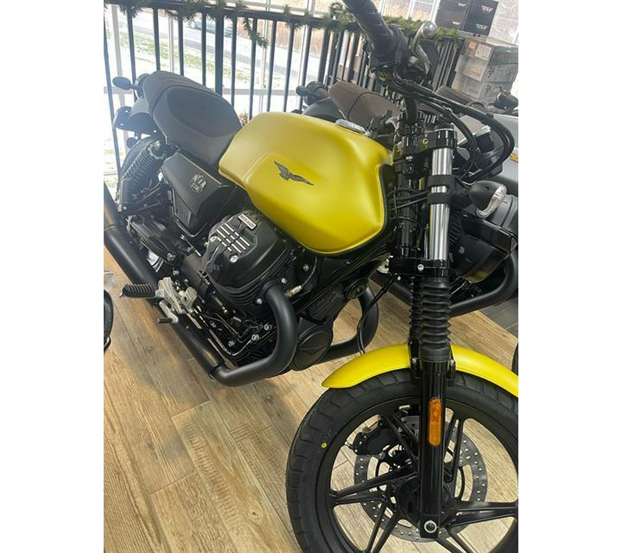 2022 Moto Guzzi V7 Stone