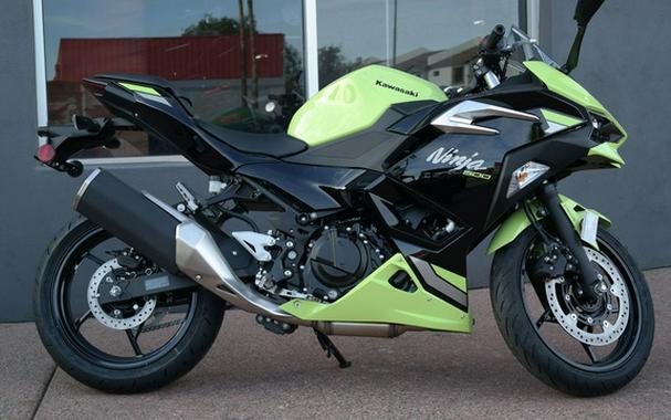 2026 Kawasaki Ninja 500 ABS Metallic Yellowish GreenEbony