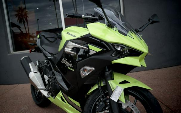 2026 Kawasaki Ninja® 500 ABS Metallic Yellowish Green/Ebony