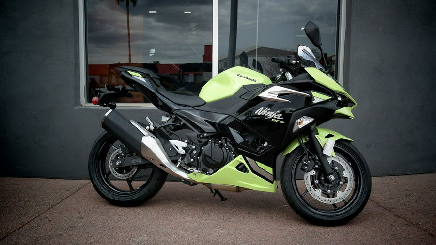 2026 Kawasaki Ninja® 500 ABS Metallic Yellowish Green/Ebony