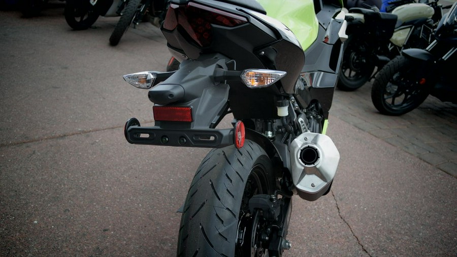 2026 Kawasaki Ninja® 500 ABS Metallic Yellowish Green/Ebony