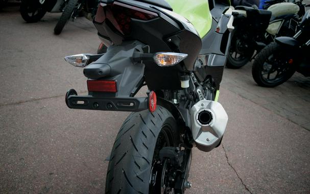 2026 Kawasaki Ninja® 500 ABS Metallic Yellowish Green/Ebony