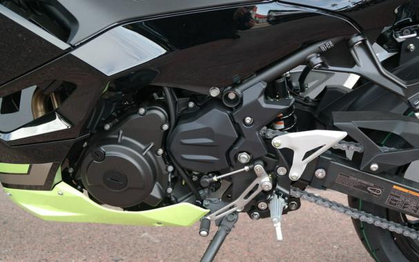 2026 Kawasaki Ninja 500 ABS Metallic Yellowish GreenEbony