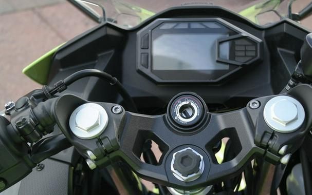 2026 Kawasaki Ninja 500 ABS Metallic Yellowish GreenEbony