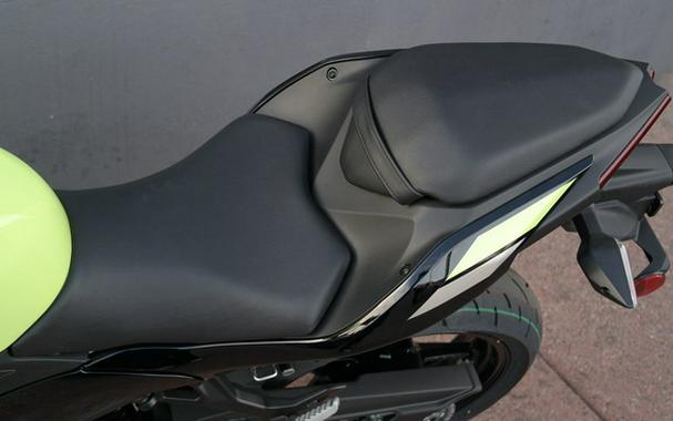 2026 Kawasaki Ninja 500 ABS Metallic Yellowish GreenEbony