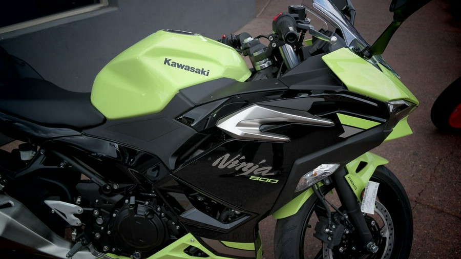 2026 Kawasaki Ninja® 500 ABS Metallic Yellowish Green/Ebony