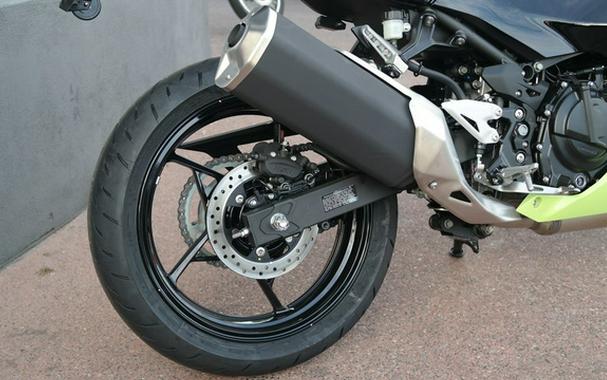 2026 Kawasaki Ninja 500 ABS Metallic Yellowish GreenEbony