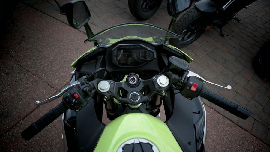 2026 Kawasaki Ninja® 500 ABS Metallic Yellowish Green/Ebony
