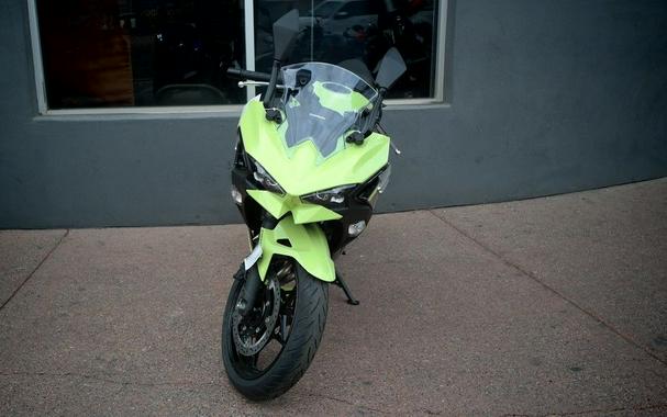 2026 Kawasaki Ninja® 500 ABS Metallic Yellowish Green/Ebony