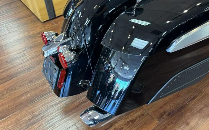 2022 Indian Motorcycle® Challenger® Limited Black Metallic