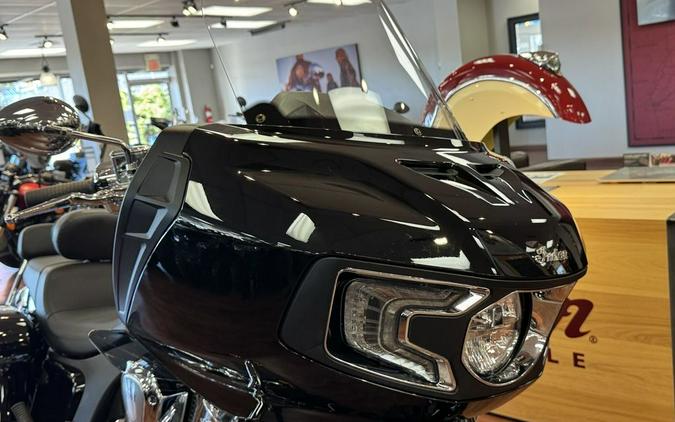 2022 Indian Motorcycle® Challenger® Limited Black Metallic