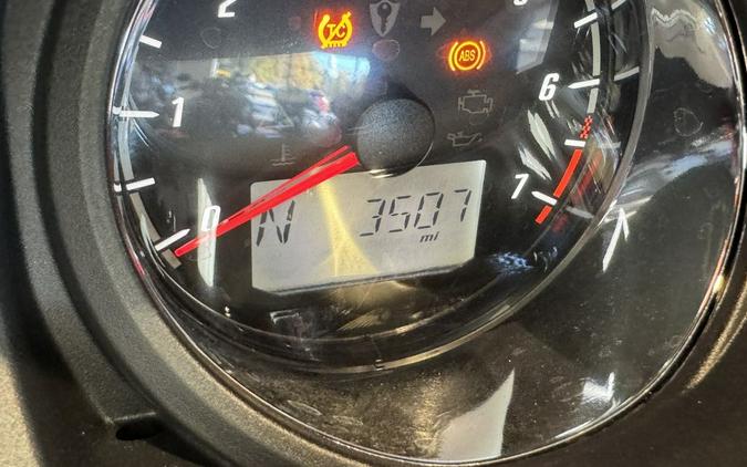 2022 Indian Motorcycle® Challenger® Limited Black Metallic