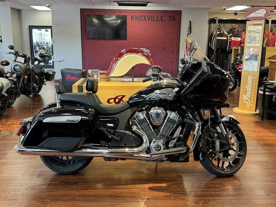2022 Indian Motorcycle® Challenger® Limited Black Metallic