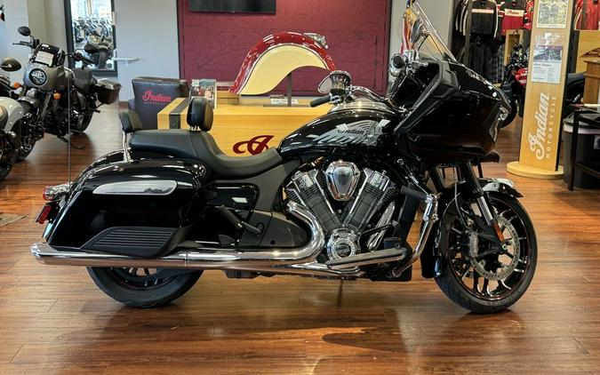 2022 Indian Motorcycle® Challenger® Limited Black Metallic