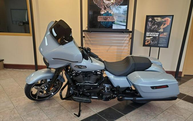 2024 Harley-Davidson Street Glide® Atlas Silver Metallic